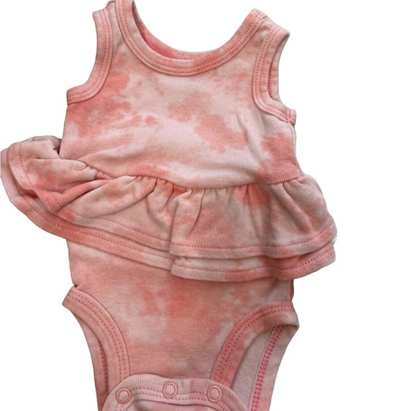 Carter’s Set of Infant Ruffle Rompers Size NB - Picture 5 of 7